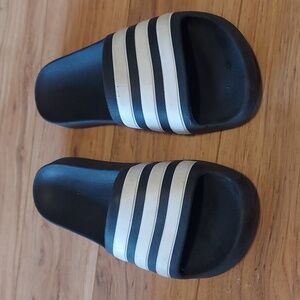 Kids 4Y addidas blue white slides
